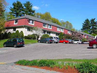 Building H (161 - 176 Farrwood Dr)