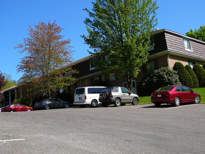 Building G (145 - 160 Farrwood Dr)